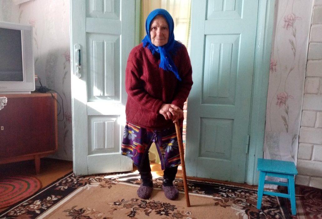 87-летняя Елена Александровна Курилик из д. Любашево. Фото Светланы Малышко