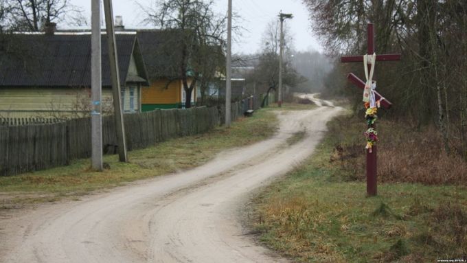 Прыдарожны крыж на ўездзе ў Зыбайлы
